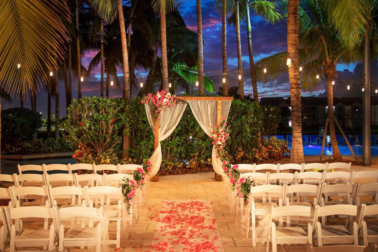 Doubletree Resort Hollywood Beach Exterior photo